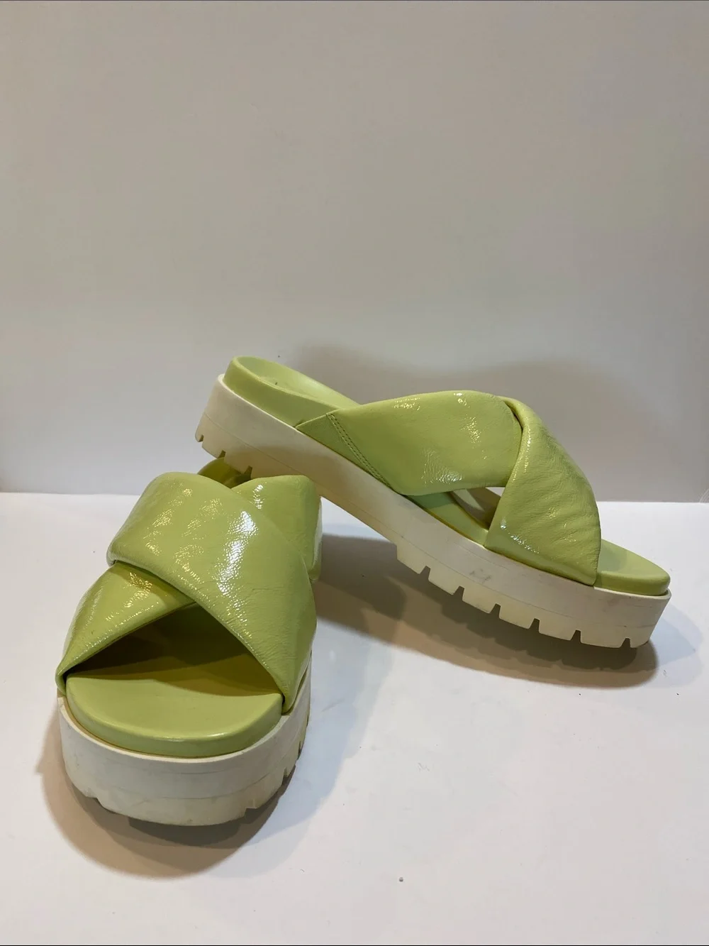 Vionic Lime Green Vesta Crisscross Platform Slide Sandals